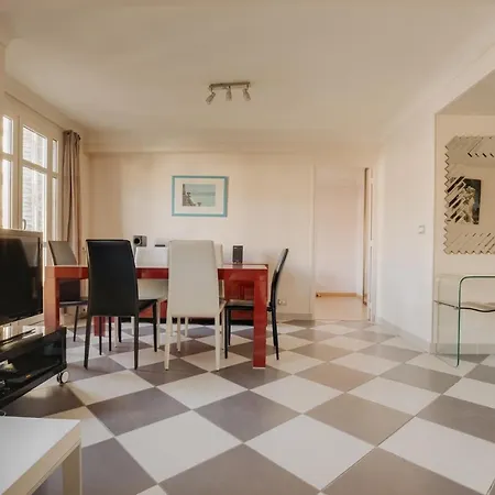 Charming Flat In The Middle Of Appartement